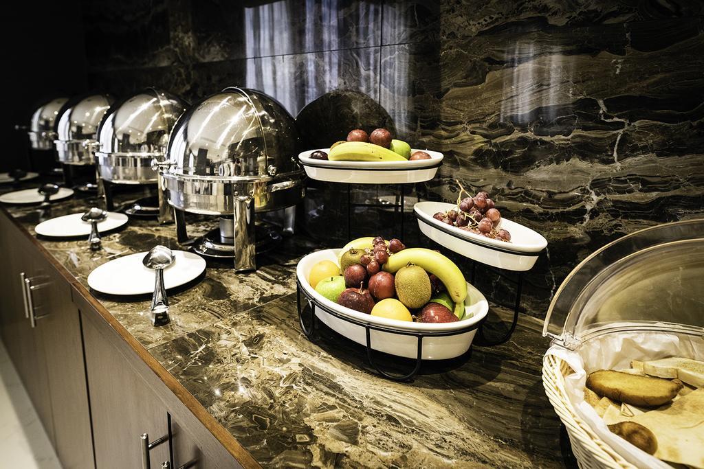 Emirates Plaza Hotel Abu Dhabi Ngoại thất bức ảnh