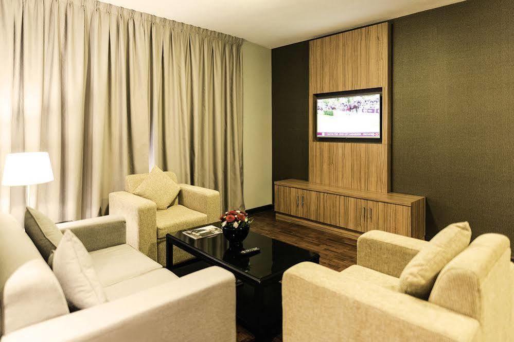 Emirates Plaza Hotel Abu Dhabi Ngoại thất bức ảnh