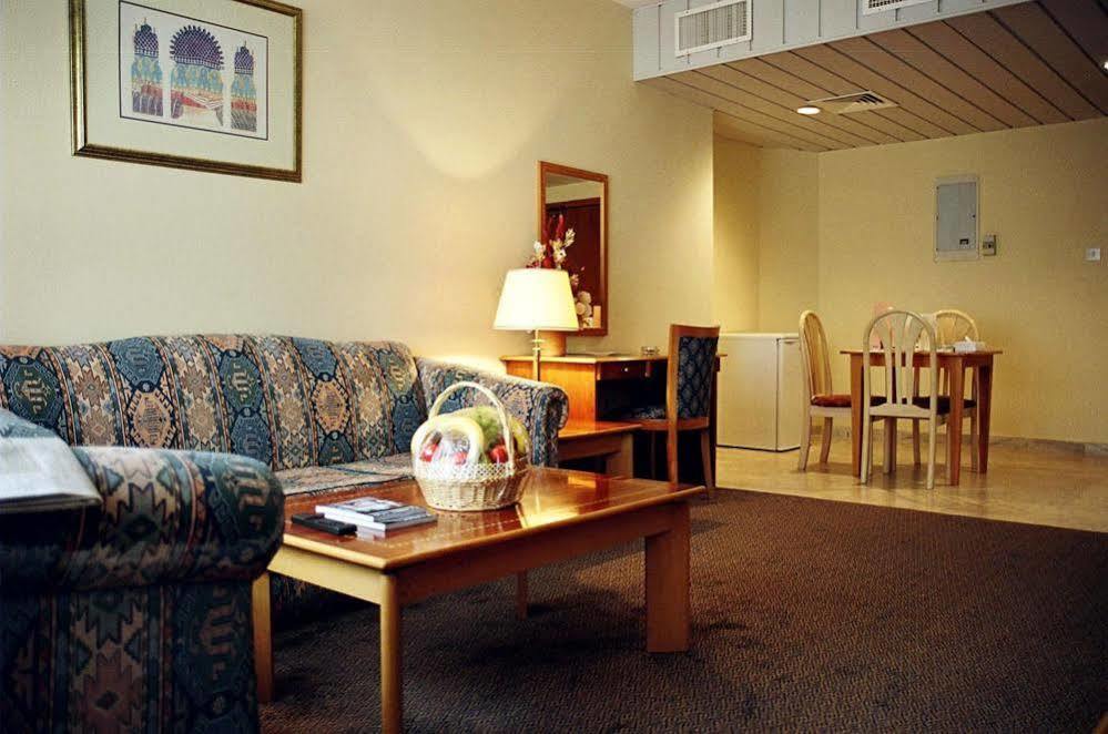 Emirates Plaza Hotel Abu Dhabi Ngoại thất bức ảnh